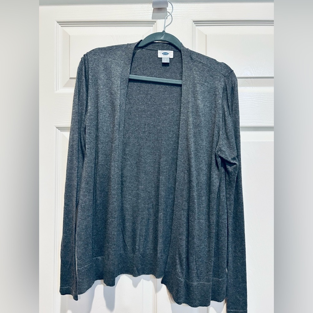Ladies no button cardigan size L in excellent conditions.